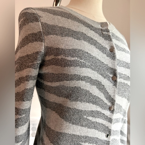 Banana Republic Animal Print Gray and Silver Lurex Cardigan Sz S - Picture 6 of 9